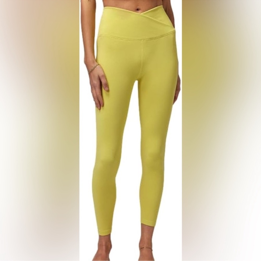Spiritual Gangster Bright ribbed leggings. Perfect for Spring